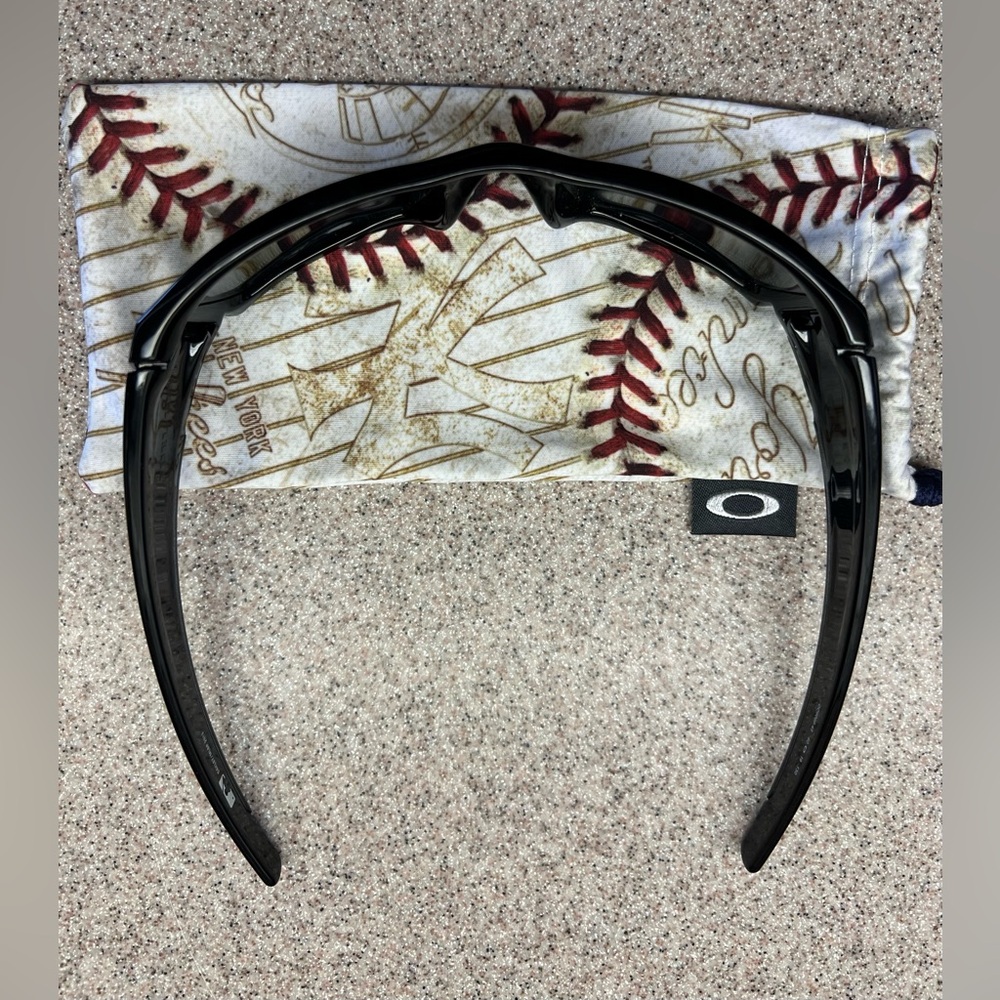 Oakley Fuel Cell Men's MLB Yankees Sunglasses - EUC! - Picture 5 of 12